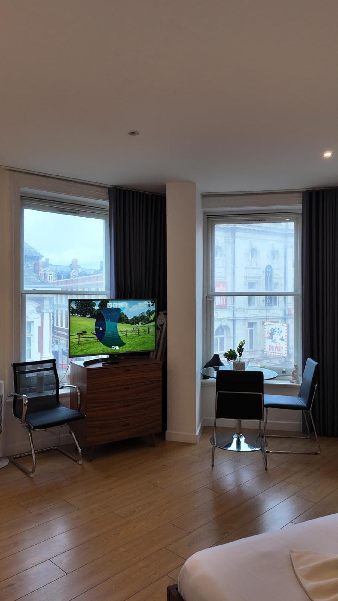 Stunning Piccadilly 1 Bedroom Flat In Vr9 London